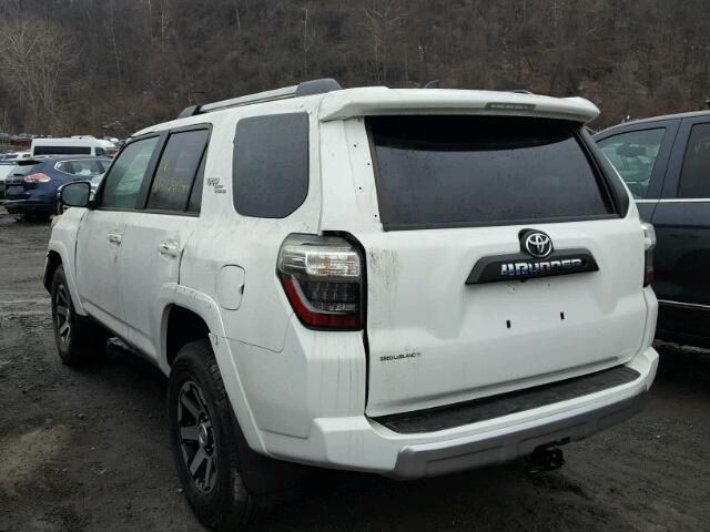 JTEBU5JR2H5478793 - 2017 TOYOTA 4RUNNER SR WHITE photo 3