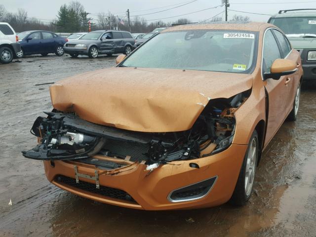 YV1622FSXC2102093 - 2012 VOLVO S60 T5 ORANGE photo 2