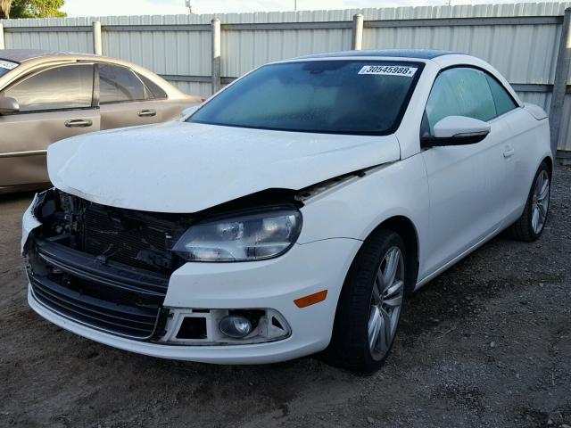 WVWFW7AH6CV001957 - 2012 VOLKSWAGEN EOS LUX 白色 照片 2