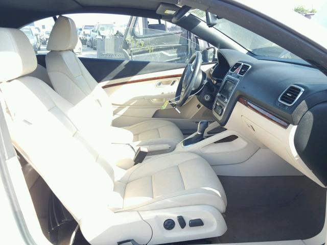 WVWFW7AH6CV001957 - 2012 VOLKSWAGEN EOS LUX 白色 照片 5