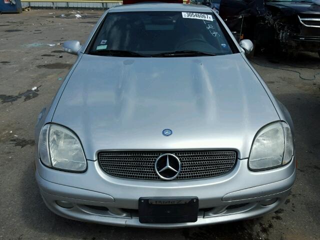 WDBKK65F61F232523 - 2001 MERCEDES-BENZ SLK320 SILVER photo 9