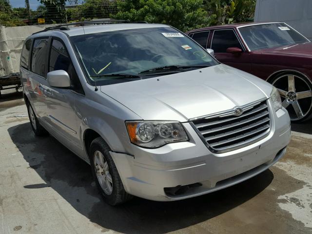 2A8HR54149R683986 - 2009 CHRYSLER TOWN & COU SILVER photo 1