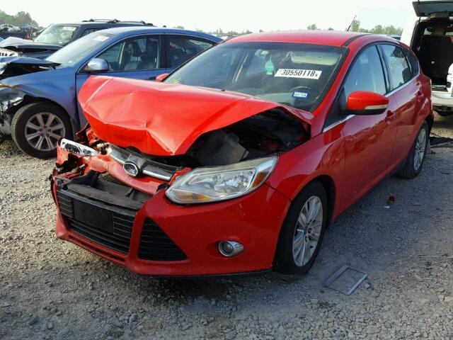 1FAHP3M26CL210946 - 2012 FORD FOCUS SEL RED photo 2