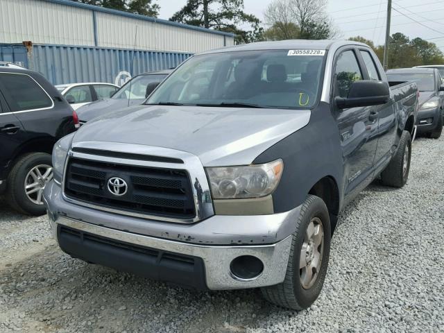 5TFRM5F18AX019848 - 2010 TOYOTA TUNDRA DOU TWO TONE photo 2