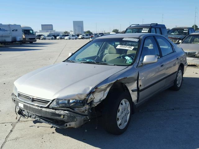 1HGCD5639VA107759 - 1997 HONDA ACCORD LX/ TAN photo 2