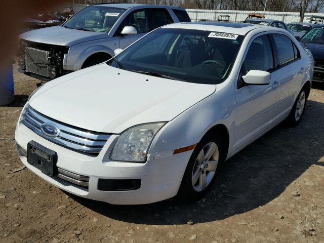 3FAHP07127R253978 - 2007 FORD FUSION SE WHITE photo 2