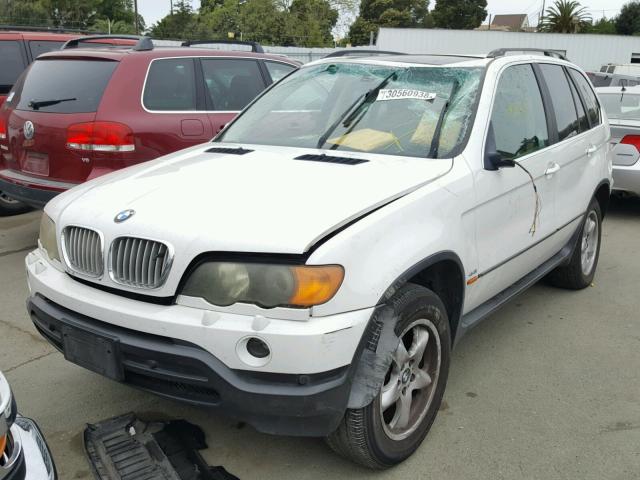 5UXFB33552LH36836 - 2002 BMW X5 4.4I WHITE photo 2