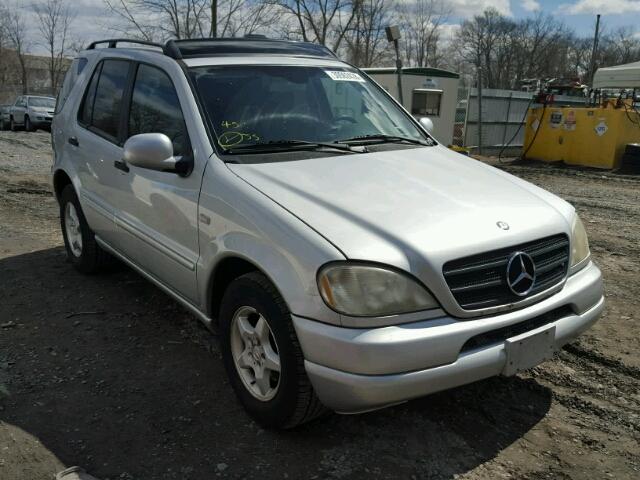 4JGAB54E31A239292 - 2001 MERCEDES-BENZ ML 320 SILVER photo 1