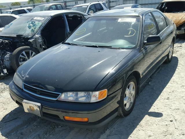 1HGCE6661SA031687 - 1995 HONDA ACCORD EX BLACK photo 2