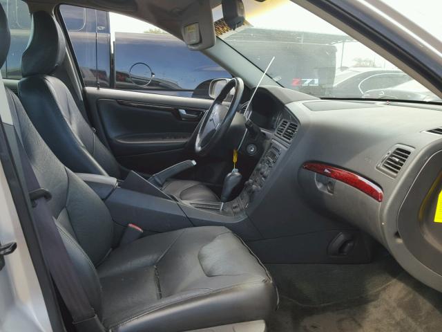 YV1RS64AX42333625 - 2004 VOLVO S60 银色 照片 5