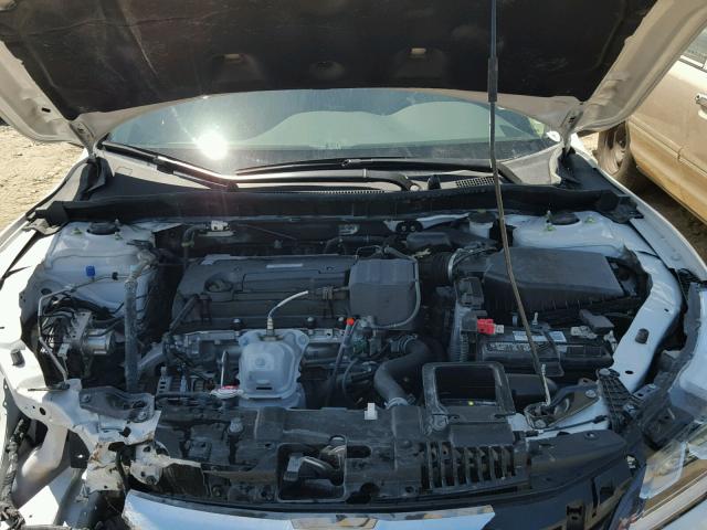 1HGCR2F36HA048593 - 2017 HONDA ACCORD LX WHITE photo 7