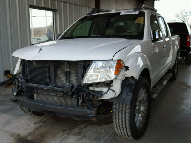 1N6AD09U39C401369 - 2009 NISSAN FRONTIER L WHITE photo 2