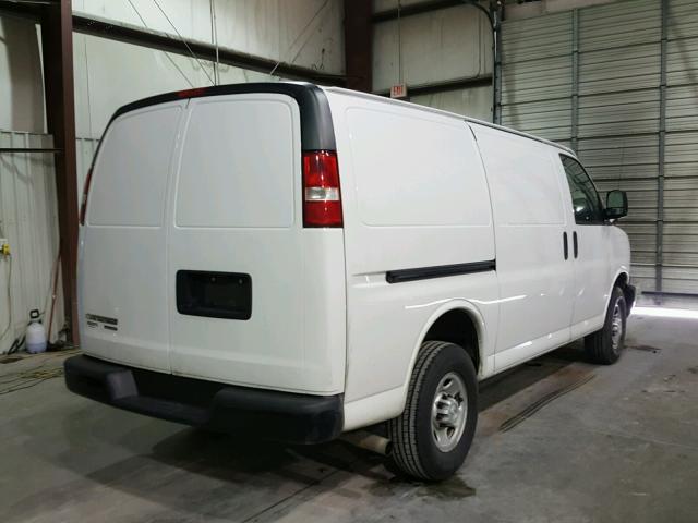 1GCWGFCF3F1257374 - 2015 CHEVROLET EXPRESS G2 WHITE photo 4