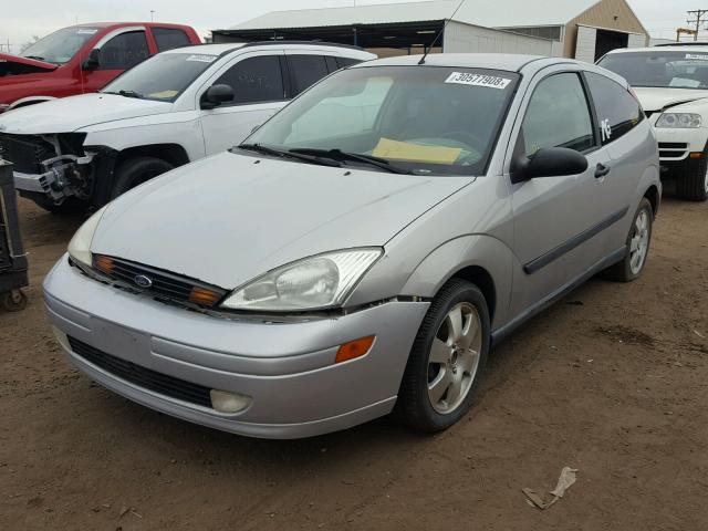 3FAFP31301R222903 - 2001 FORD FOCUS ZX3 GRAY photo 2