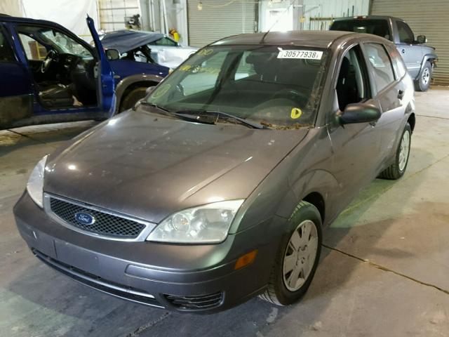 1FAFP37N47W301442 - 2007 FORD FOCUS ZX5 GRAY photo 2