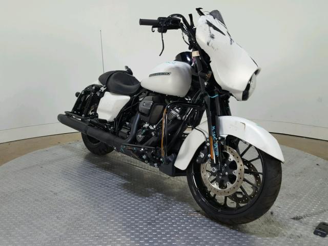 1HD1KRC15JB610536 - 2018 HARLEY-DAVIDSON FLHXS STRE WHITE photo 2