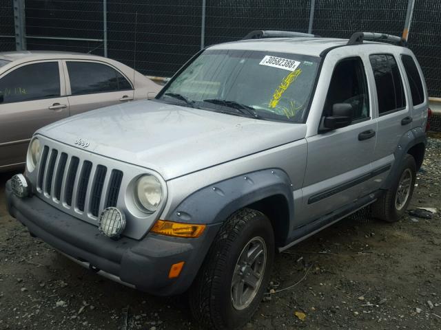 1J4GK38K86W101061 - 2006 JEEP LIBERTY RE SILVER photo 2