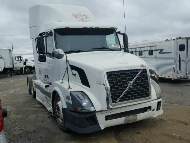 4V4NC9TJ75N375503 - 2005 VOLVO VN VNL WHITE photo 1