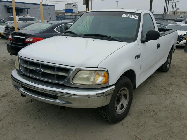 2FTZF1722WCA40956 - 1998 FORD F150 WHITE photo 2