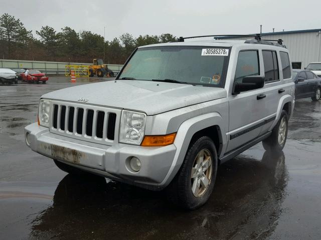 1J8HG48K96C245536 - 2006 JEEP COMMANDER SILVER photo 2