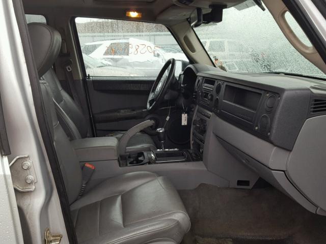 1J8HG48K96C245536 - 2006 JEEP COMMANDER SILVER photo 5