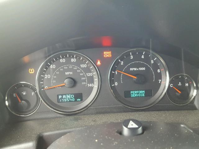 1J8HG48K96C245536 - 2006 JEEP COMMANDER SILVER photo 8