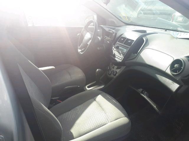 1G1JA5EH4D4230516 - 2013 CHEVROLET SONIC LS ვერცხლისფერი ფოტო 5