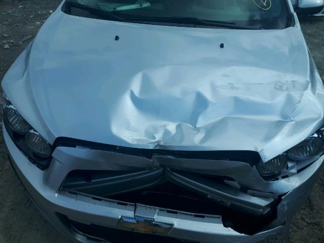 1G1JA5EH4D4230516 - 2013 CHEVROLET SONIC LS ვერცხლისფერი ფოტო 7