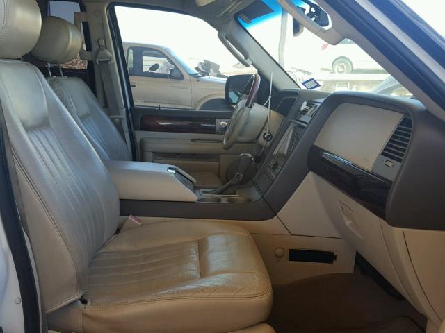 5LMFU28R24LJ12714 - 2004 LINCOLN NAVIGATOR Blanc photo 5