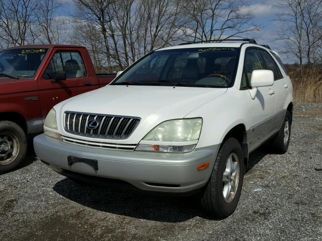 JTJHF10U520268441 - 2002 LEXUS RX 300 WHITE photo 2