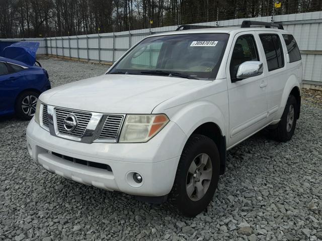 5N1AR18W05C776316 - 2005 NISSAN PATHFINDER WHITE photo 2