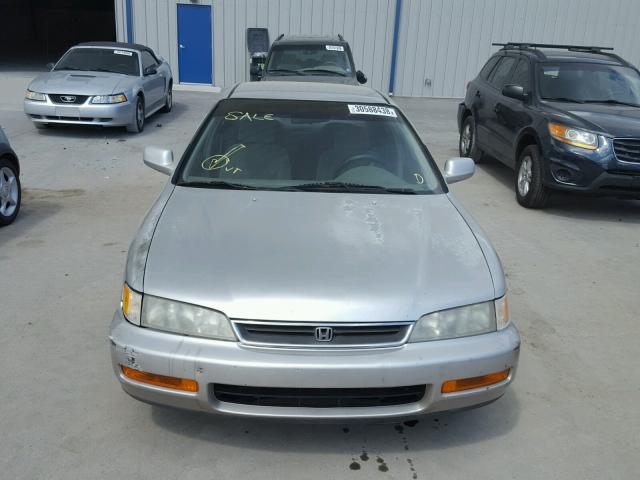 1HGCD5633TA216747 - 1996 HONDA ACCORD LX SILVER photo 9