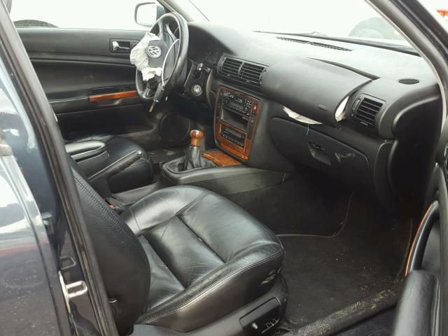 WVWJH63B71E000112 - 2001 VOLKSWAGEN PASSAT GLX 蓝色 照片 5