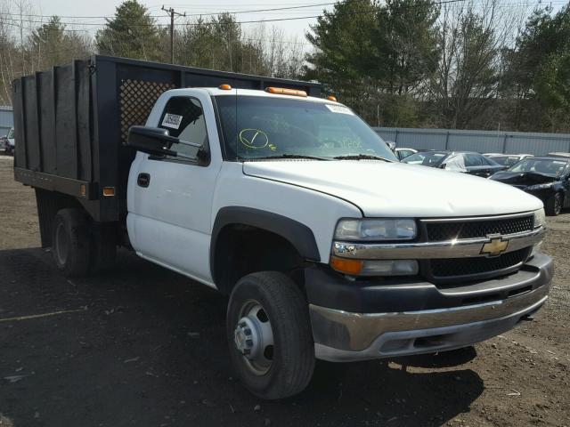 1GBJC34U32E209432 - 2002 CHEVROLET SILVERADO WHITE photo 1