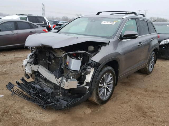 5TDJZRFH4HS418632 - 2017 TOYOTA HIGHLANDER GRAY photo 2