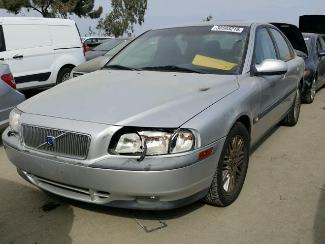 YV1TS90DXY1090899 - 2000 VOLVO S80 T6 TUR SILVER photo 2