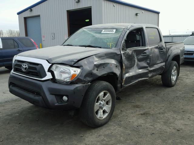 5TFLU4EN4FX114905 - 2015 TOYOTA TACOMA DOU CHARCOAL photo 2