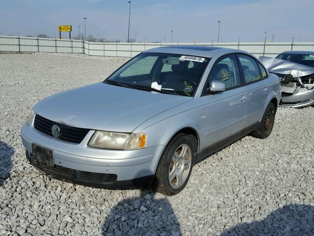 WVWBH63B51P016284 - 2001 VOLKSWAGEN PASSAT GLX SILVER photo 2