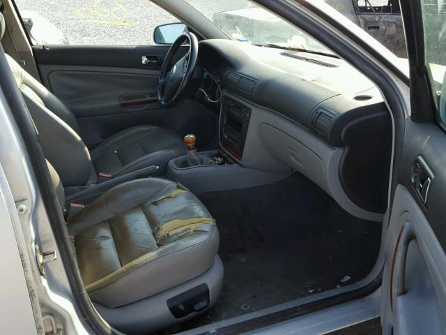 WVWBH63B51P016284 - 2001 VOLKSWAGEN PASSAT GLX 银色 照片 5