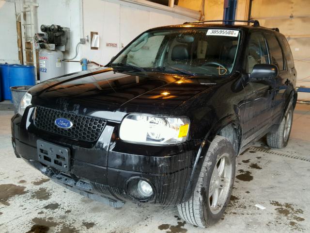 1FMCU94125KA22856 - 2005 FORD ESCAPE LIM BLACK photo 2