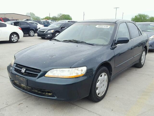 1HGCG5643WA257738 - 1998 HONDA ACCORD LX GREEN photo 2