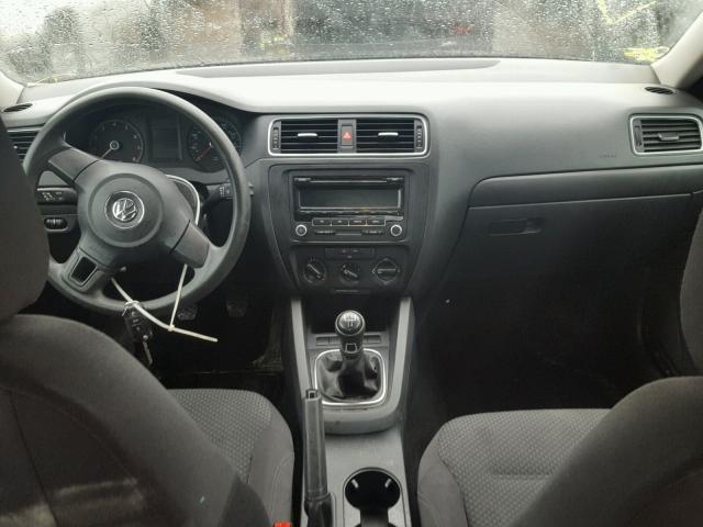 3VW1K7AJ3DM253098 - 2013 VOLKSWAGEN JETTA BASE 灰色 照片 9