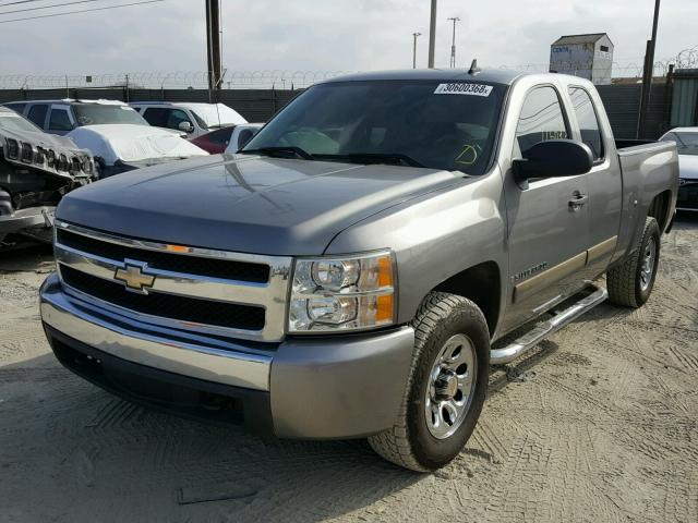 2GCEC19J071708746 - 2007 CHEVROLET SILVERADO GRAY photo 2