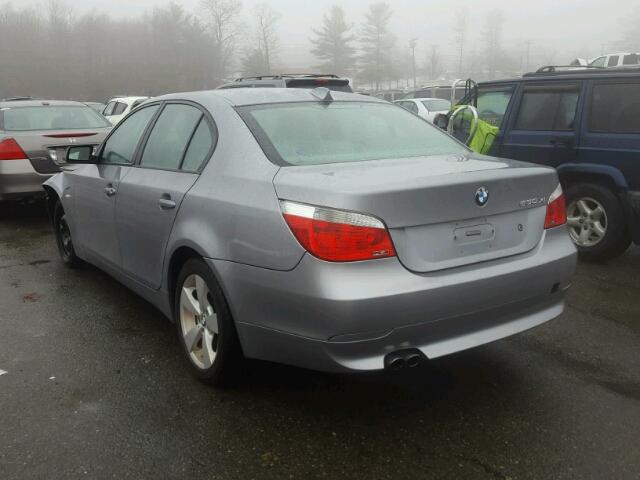 WBANF73516CG69406 - 2006 BMW 530 XI SILVER photo 3