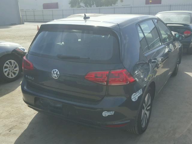 WVWKP7AU2GW902073 - 2016 VOLKSWAGEN E-GOLF SE GRAY photo 4