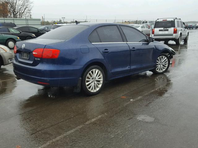 3VWLZ7AJ6BM125391 - 2011 VOLKSWAGEN JETTA SEL BLUE photo 4