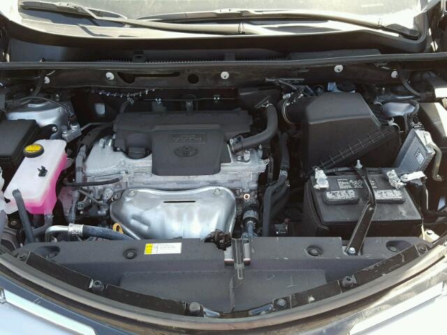 2T3ZFREV4HW395046 - 2017 TOYOTA RAV4 LE SILVER photo 7