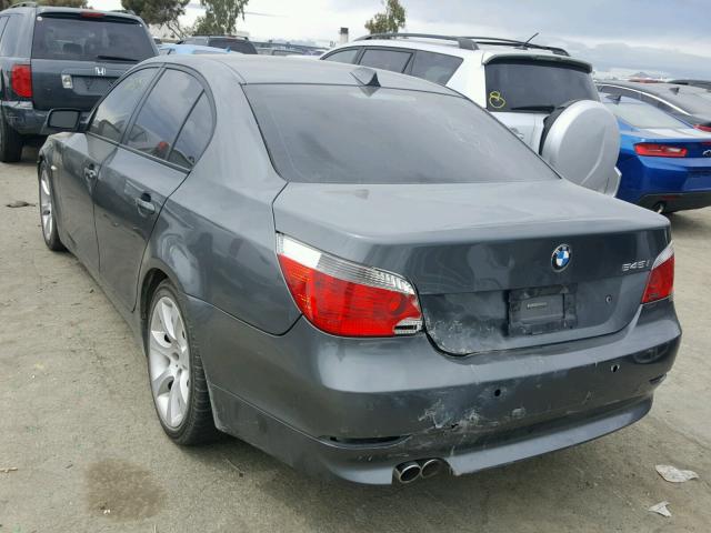 WBANB33505CN66977 - 2005 BMW 545 I GRAY photo 3