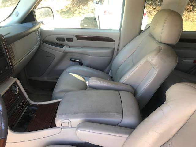 1GYEK63N33R144193 - 2003 CADILLAC ESCALADE L RED photo 9