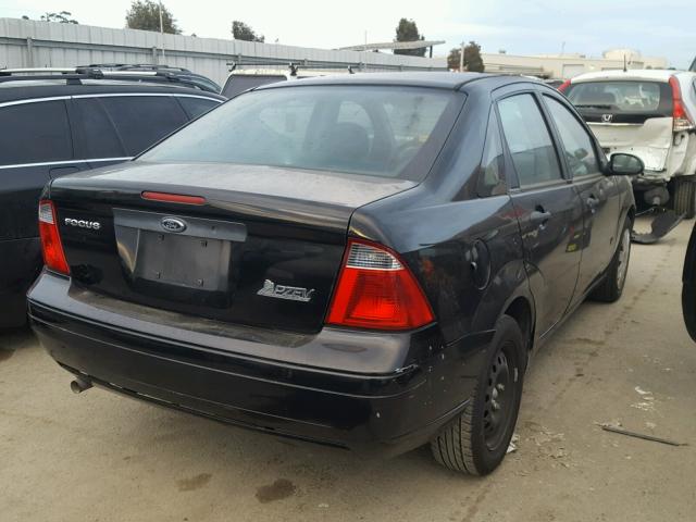 1FAFP34N87W223879 - 2007 FORD FOCUS ZX4 BLACK photo 4